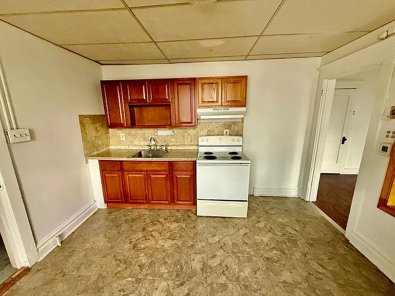 Hall St. Apartments — Photo 2