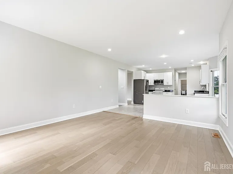33 Melbloum Ln — Photo 6