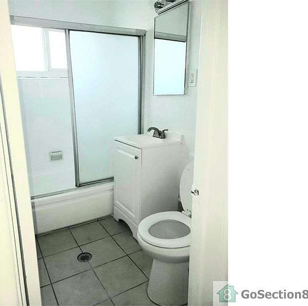 2nd image of 1171 N Wilton Pl #4
