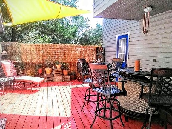 Deck between 2 homes