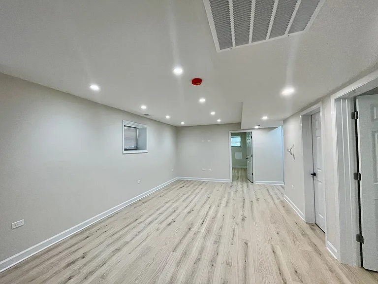 4845 N Kostner Ave #B — Photo 25