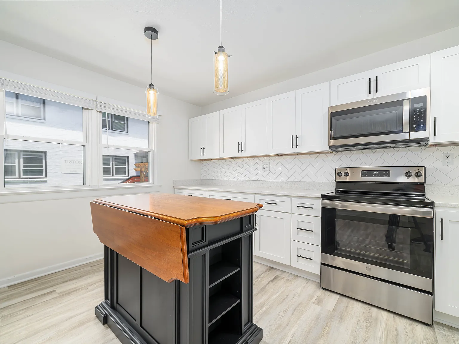 W Seaview Ave Apartments — Photo 4