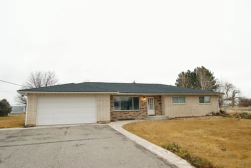 147 N 3900 E Photo 1