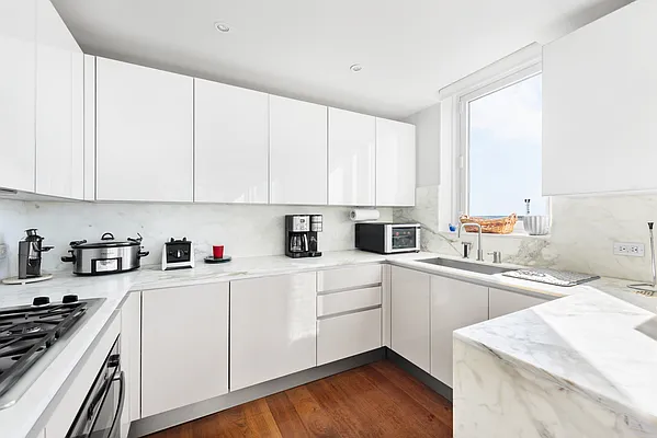 Rented by Compass | media 42