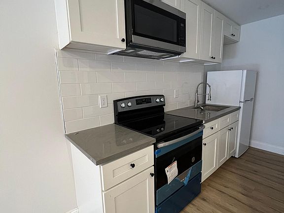 3rd image of 252 S 10th St #1R