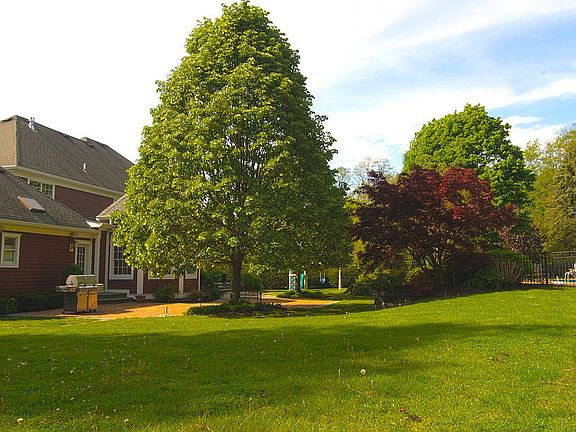 3rd image of 2 Hope Ct