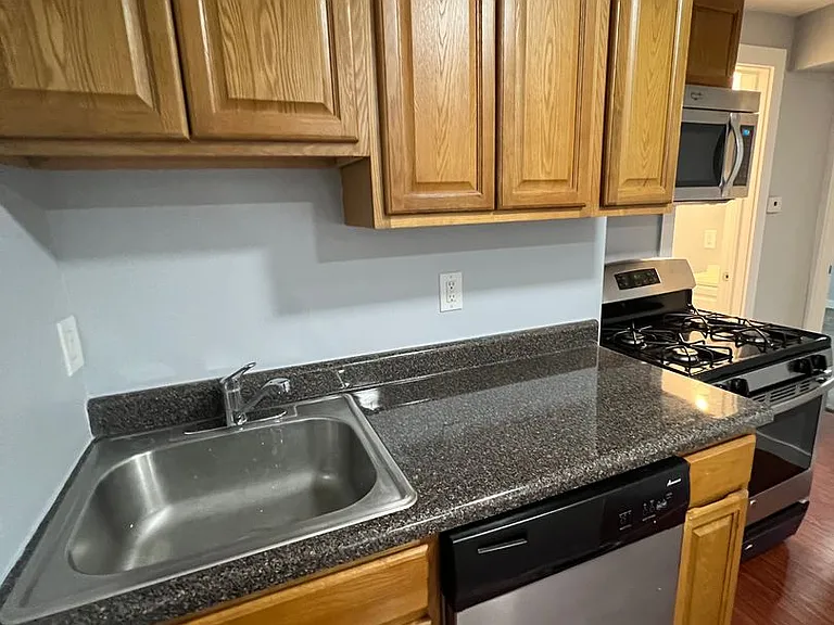40 Walnut — Photo 2