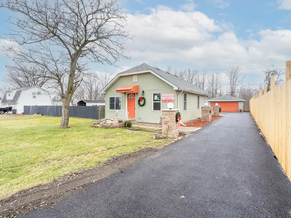 105 Reverend Walton Dr, Lockport, IL 60441