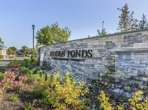 261 Pond View Ln, Smithtown, NY 11787