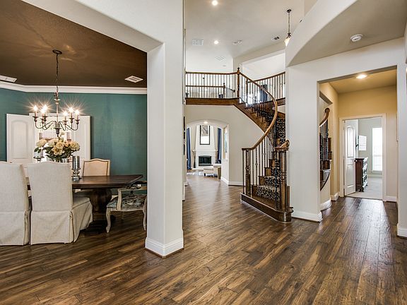 4th image of 304 Vatican Hill Dr