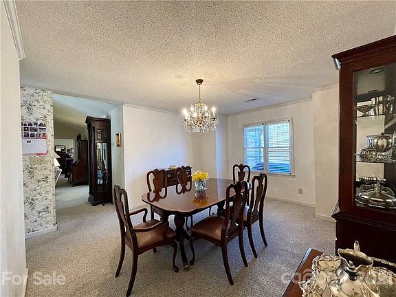 5th image of 702 Hidden Creek Cir