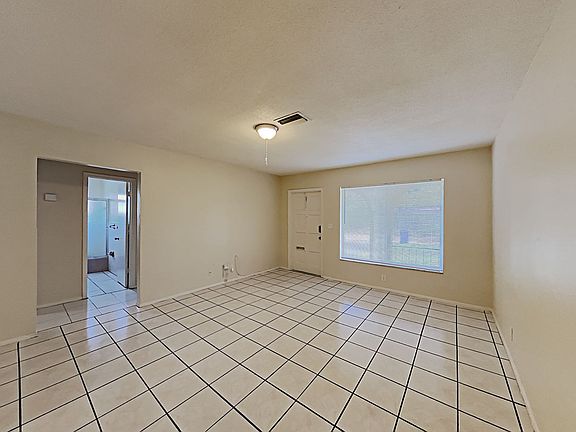 4th image of 101 SE 15th St