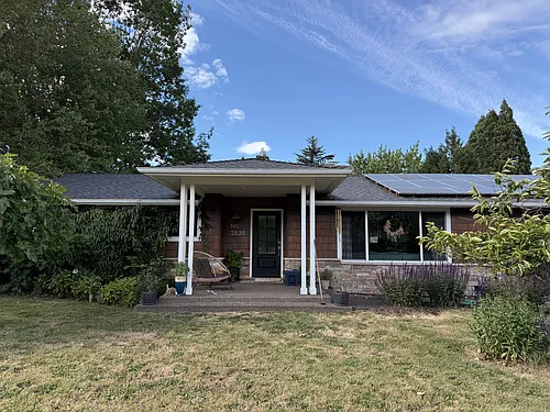 2535 NW Hayes Ave Photo 1