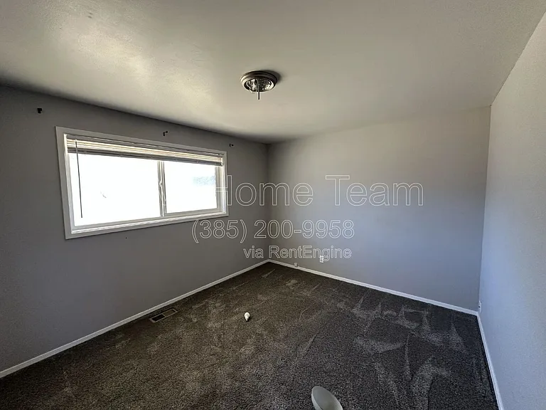 273 E Laker Way — Photo 8