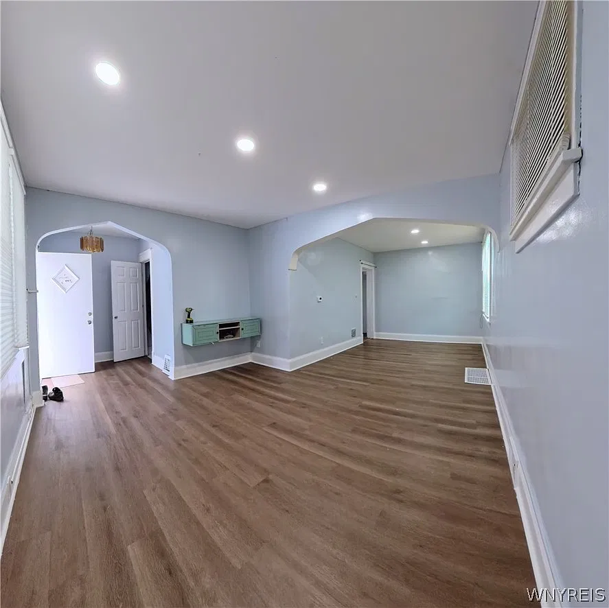 4 bed, 2.0 bath, 1200 sqft, $1,800 — Photo 3
