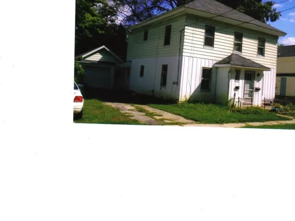 207 1/2 Grant St, Holly, MI 48442