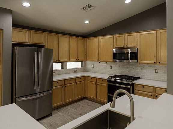 5th image of 1058 S Roca St