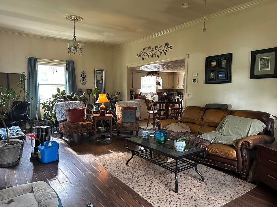 2nd image of 206 Helm St
