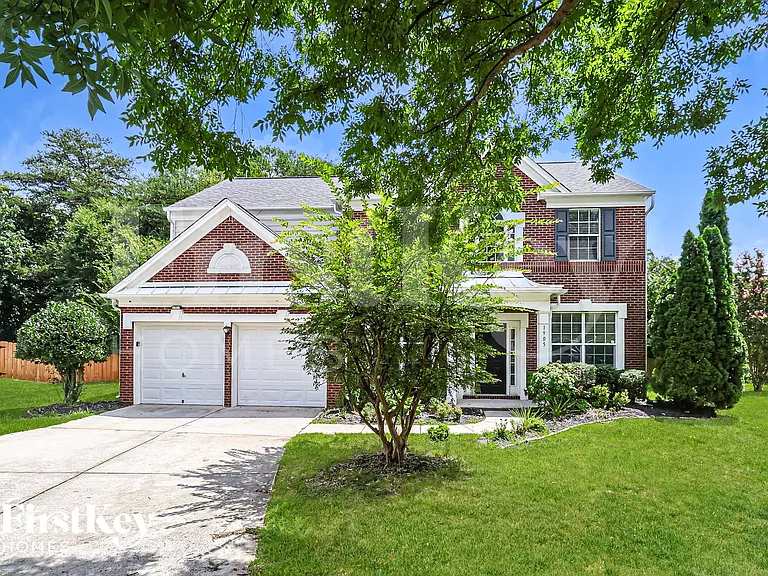 1905 Arbor Crest Ct — Photo 1