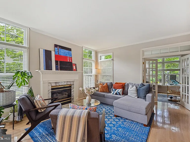 2207 Frank St — Photo 10