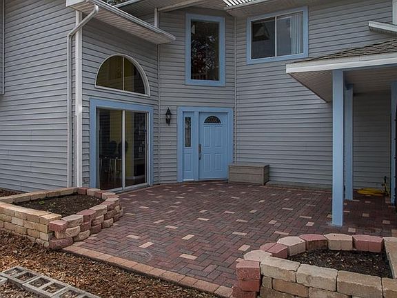 3rd image of 702 1st Ave N