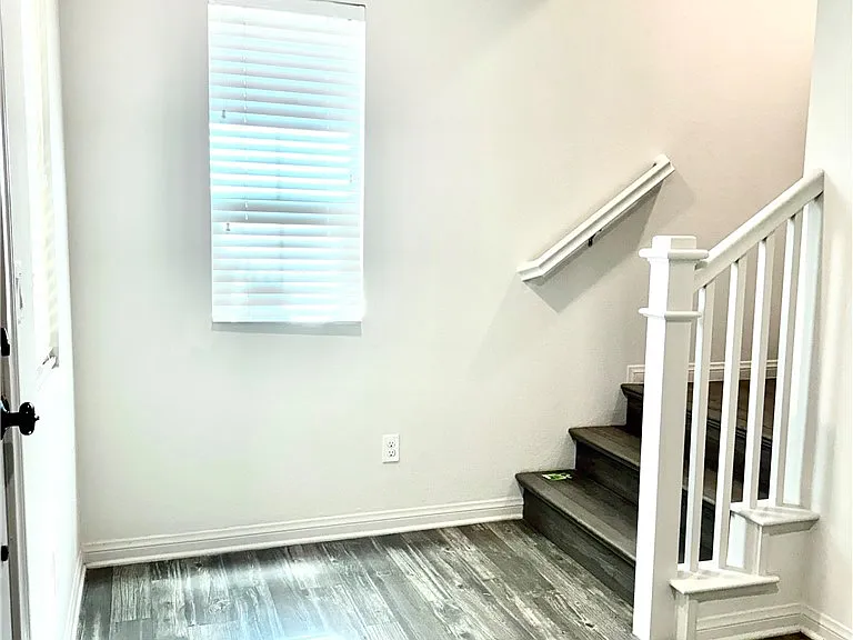 14121 W Oak Ln — Photo 5