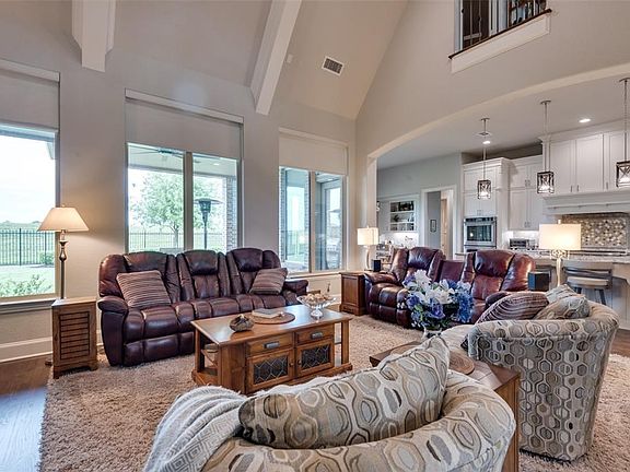 3rd image of 635 Creekway Dr