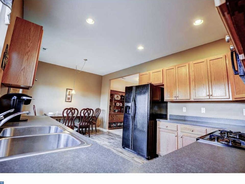 1st image of 285 Wilmore Dr
