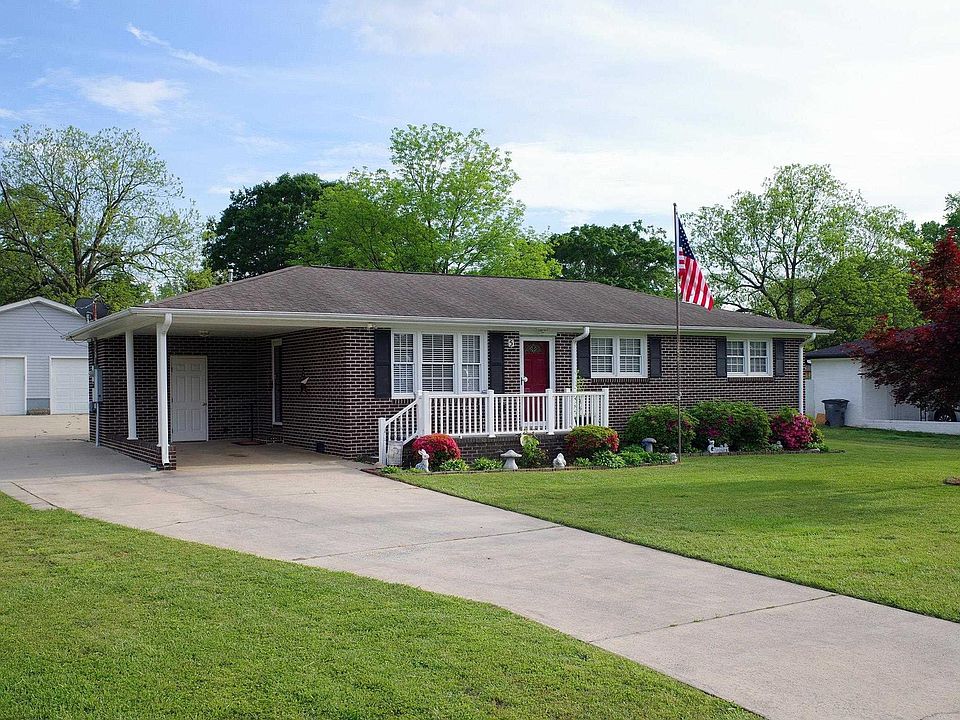 1st image of 5 Borden Cir