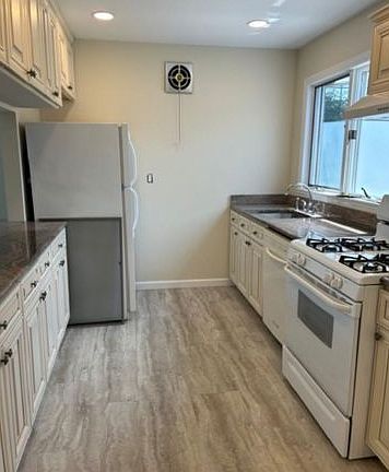 3rd image of 66 Chicago Ave