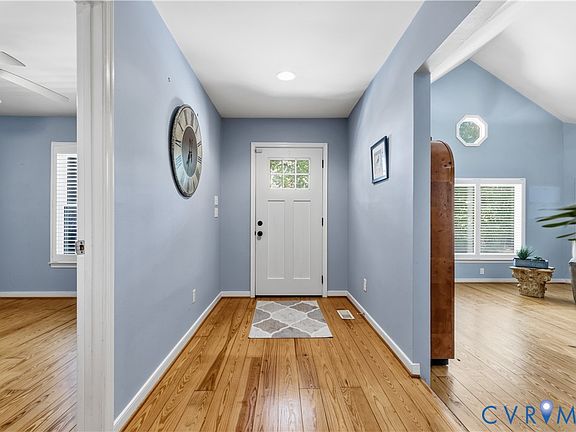 5th image of 235 Deerwood Dr