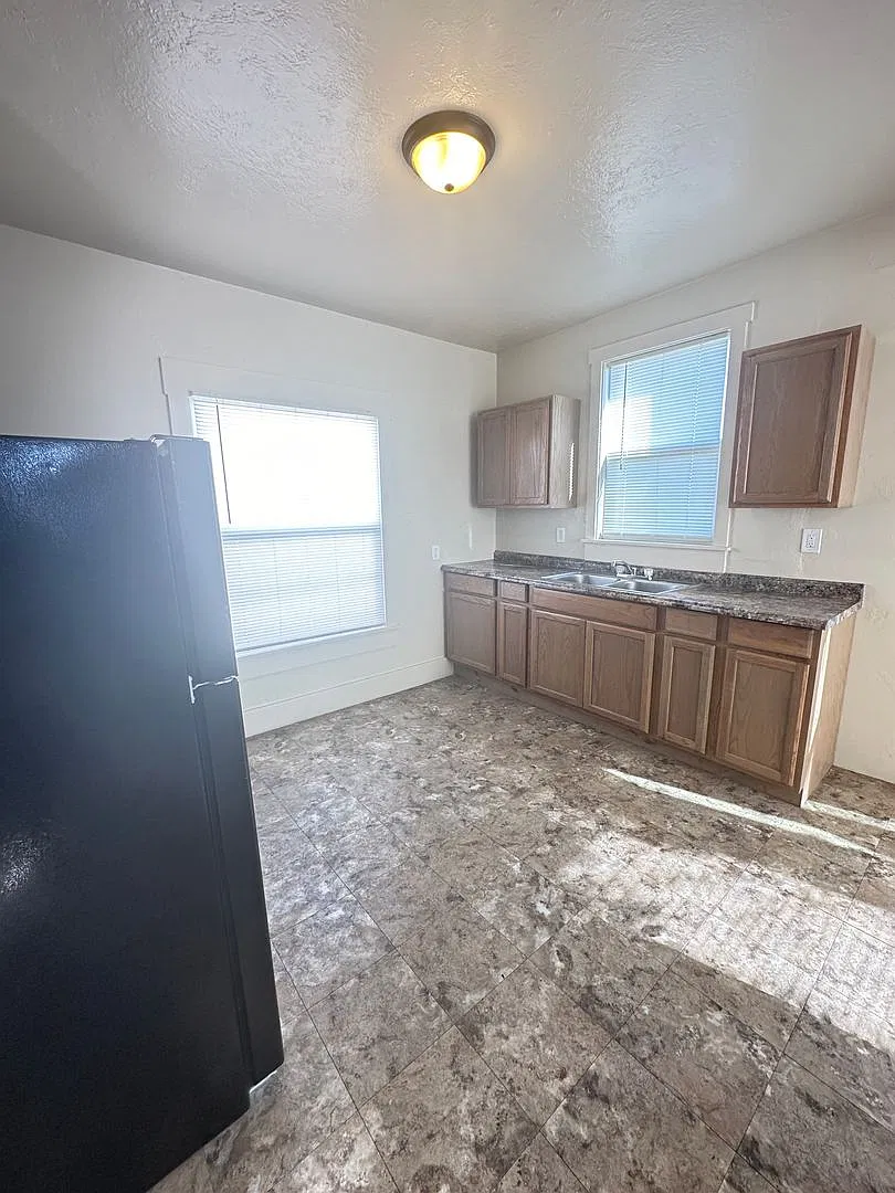 319 B St — Photo 4