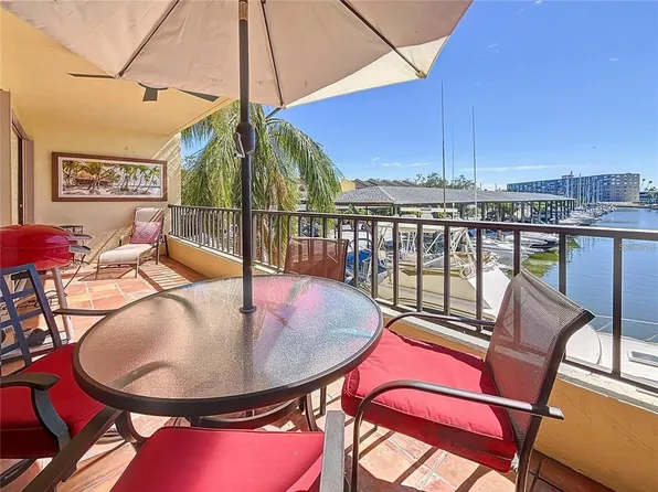 1750 Harbor Pl S, South Pasadena, FL