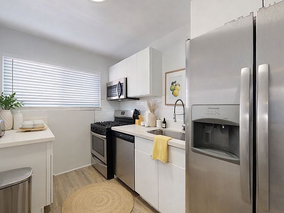 2nd image of 1641 N Poinsettia Pl APT 20
