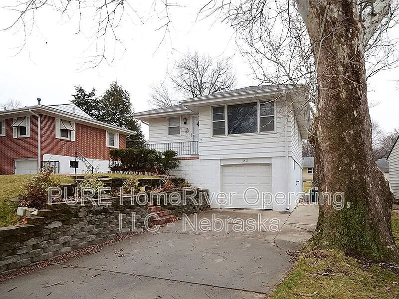 3333 S 82nd St
