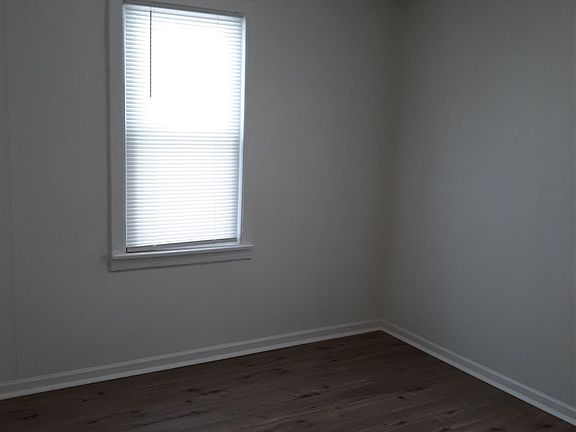 4th image of 2151 E McLean Ave