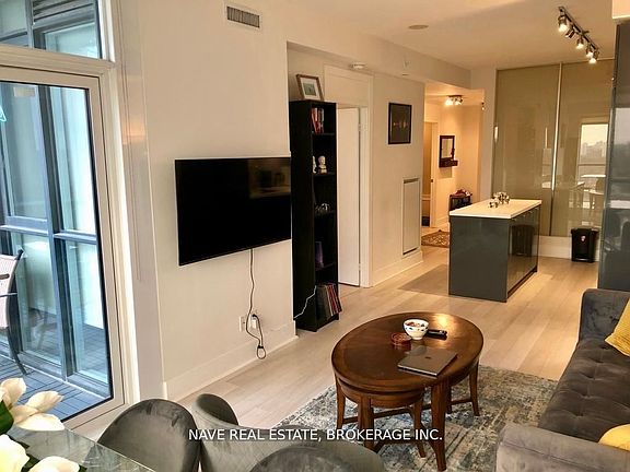 5th image of 32 Davenport Rd E #1905