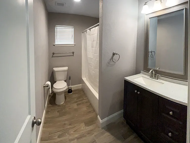 Hallway Bathroom for Rooms 2