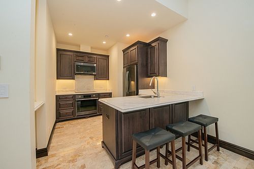 3rd image of 570 Bush St APT 1