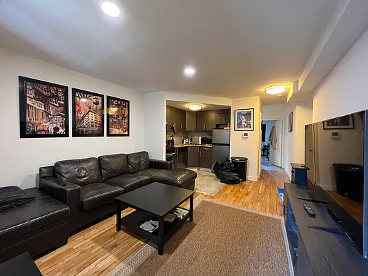 Rented by AZ REALTY NYC LLC | media 18