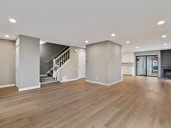 4th image of 1625 Pebblecreek Dr