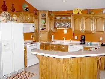 3rd image of 613 Camelot Dr