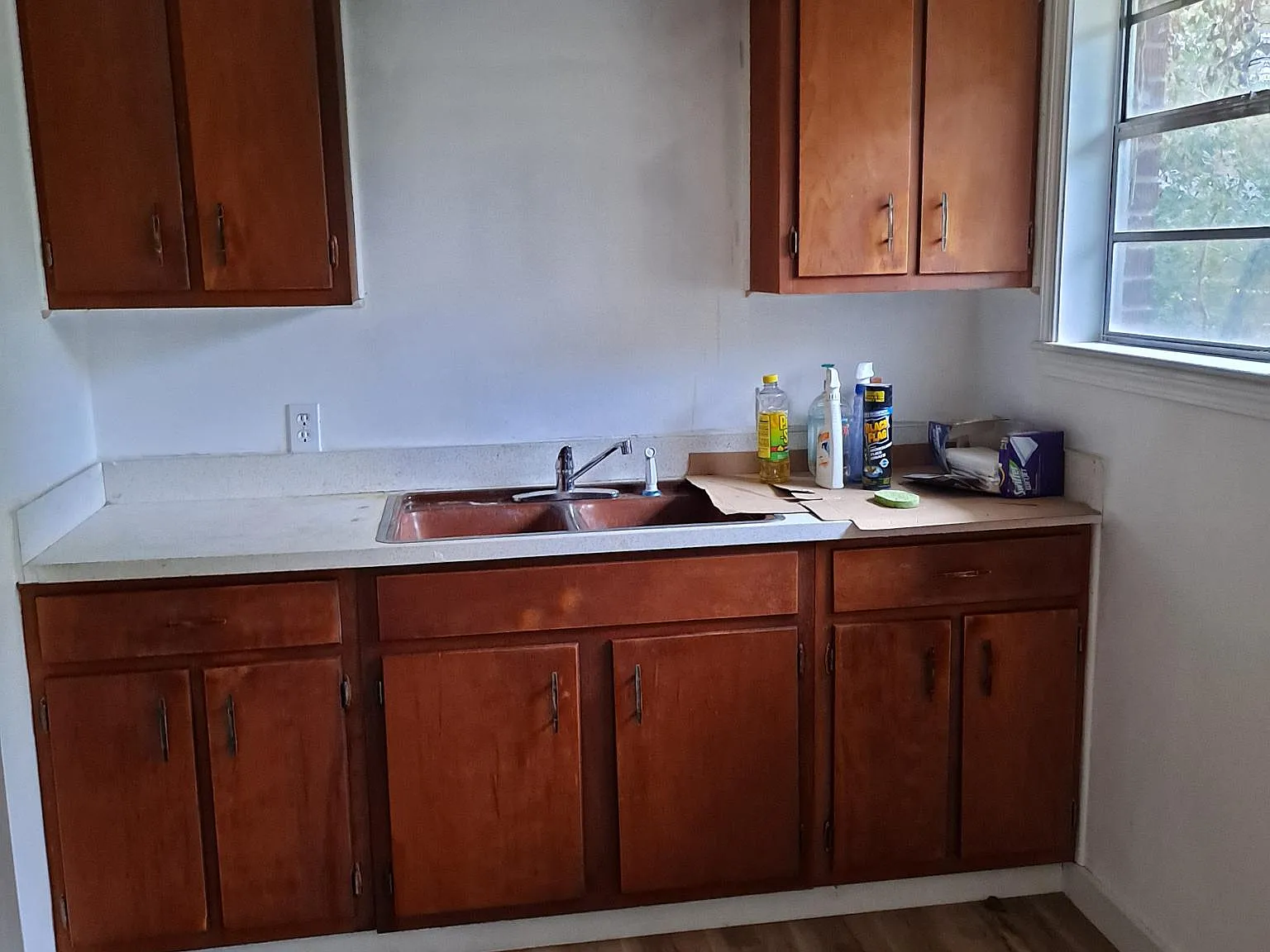 3 bed, 994 sqft, $1,000 — Photo 2