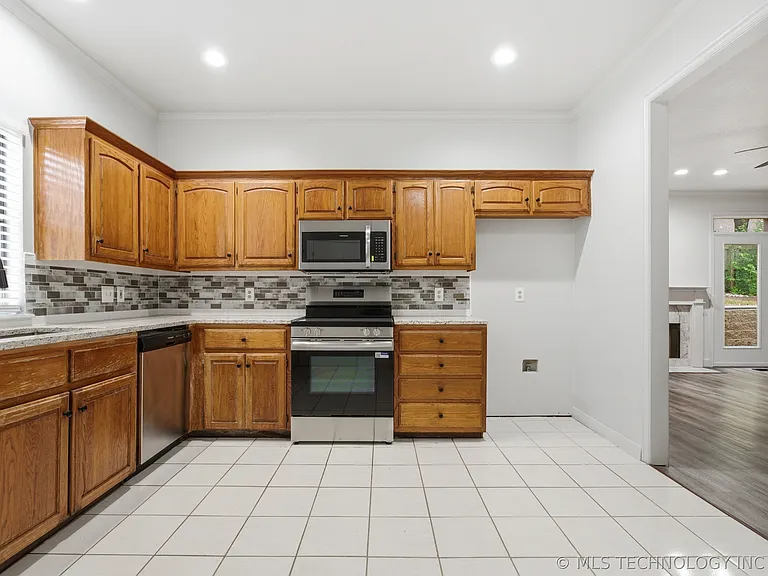 3027 E 89th Pl S — Photo 10