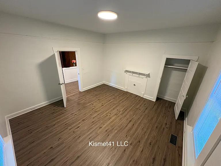 409 Lilly Ave — Photo 7