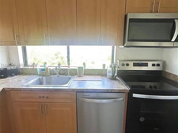 4th image of 16909 N Bay Rd APT 512
