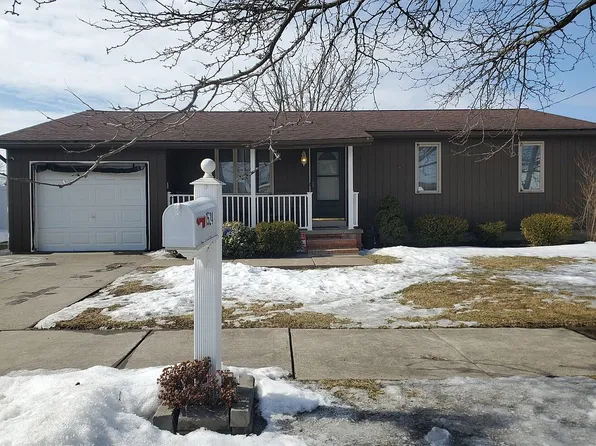 1524 Benjamin Dr, Niagara Falls, NY 14304