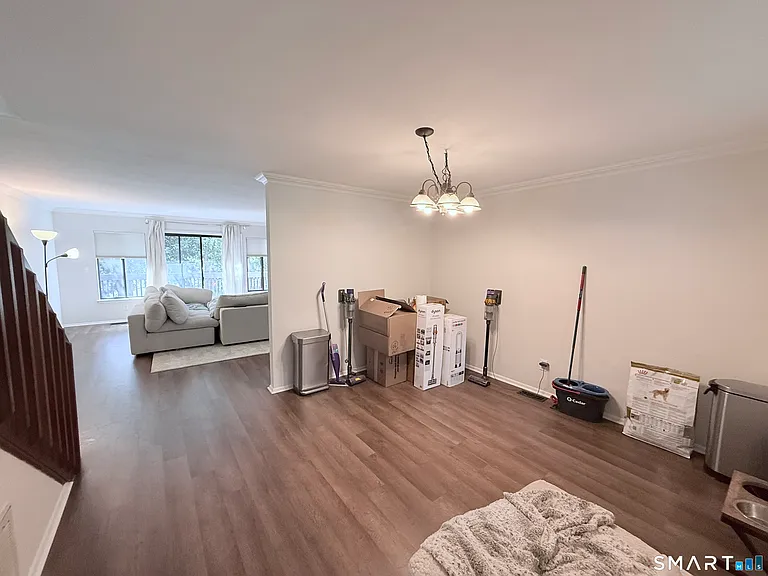 2289 Bedford St #D13 — Photo 12