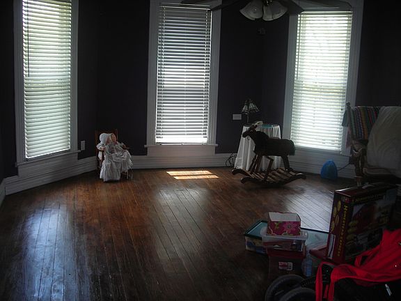 4th image of 440 N Lone Oak St