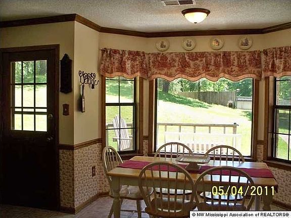 Eat in kitchen area